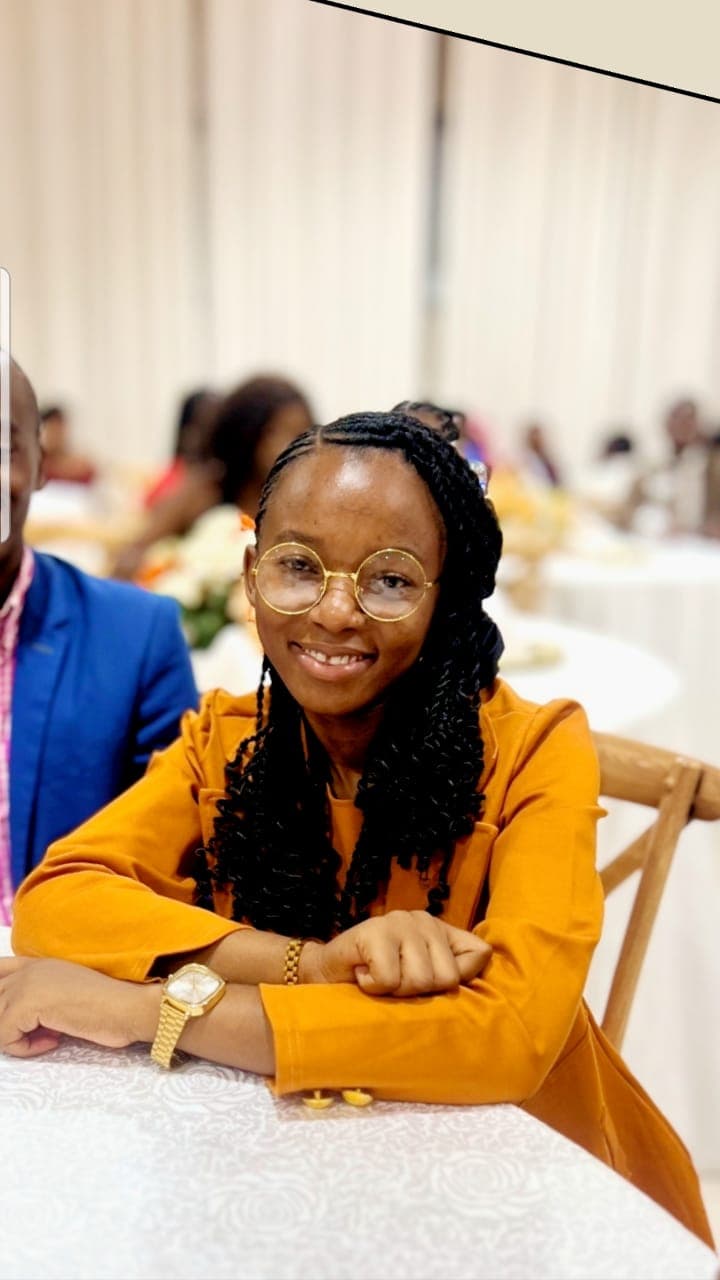 Professional portrait of Dinah BANDU